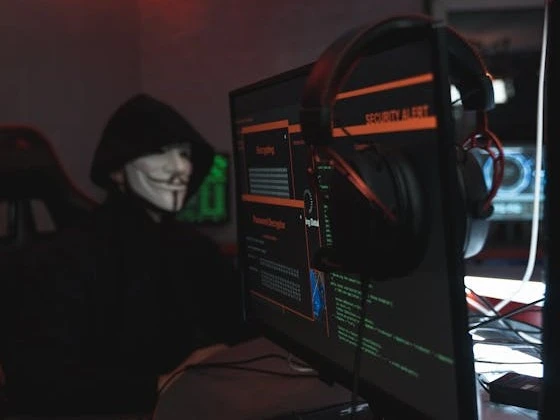 الأمان الرقمي: كيف تحمي حساباتك من الاختراق والسرقة؟