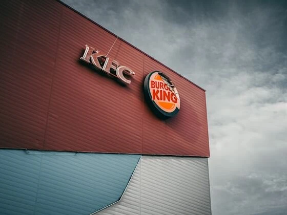 كولونيل ساندرز: إمبراطورية بُنيت بعد الـ 65