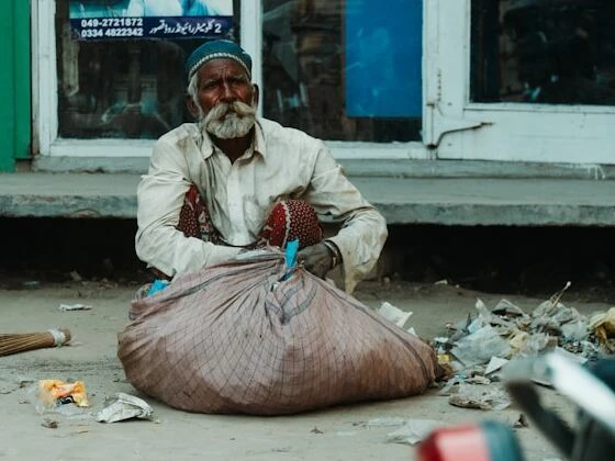 بائع الكبريت الذي أصبح مليارديرًا: قصة إرادة