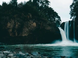 أماكن غامضة على الأرض تتحدى قوانين الفيزياء!