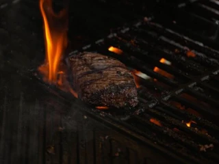 أسرار الشواء الاحترافي: كيف تحصل على لحم طري كالمطاعم؟