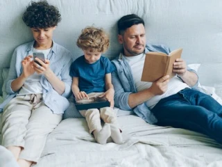 التربية الرقمية: كيف تحمي أطفالك من إدمان الشاشات؟