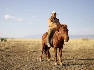 إرضاء الناس غاية لا تدرك: كيف تتحرر من آراء الآخرين؟