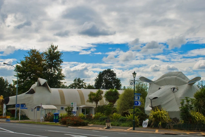 أشكال مباني هندسية,مباني معمارية مميزة,أعظم 50 مبنى في العالم,أغرب المباني المعمارية في العالم,مباني هندسية مشهورة,مباني مستوحاة من الطبيعة,غرائب وعجائب مضحكة,غرائب وعجائب العالم حقيقية,غرائب وعجائب أغرب من الخيال,غرائب وعجائب العالم بالصور غرائب وعجائب الكون غرائب وعجائب الحيوانات عجائب وغرائب الدنيا لا يصدقها العقل